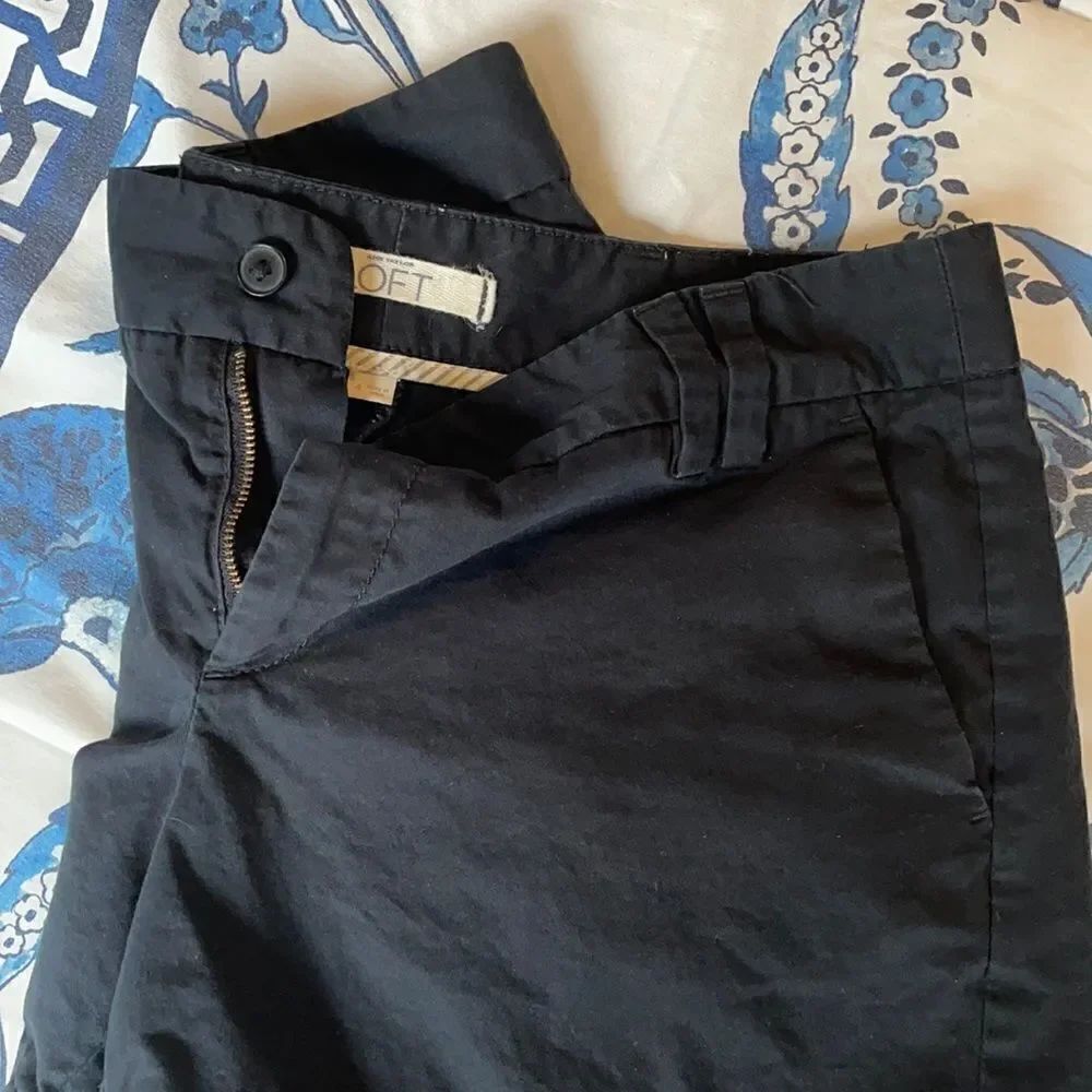 LOFT Black Plain Front Shorts
